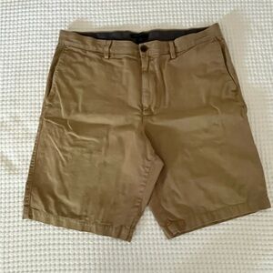 Banana Republic Short Chinos in khaki